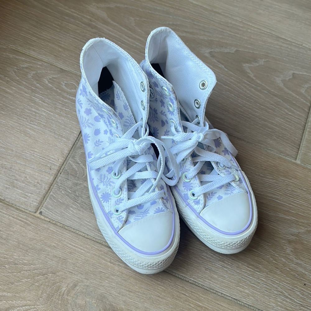 💜—MILLIE BOBBY BROWN CONVERSE!—💜SIZE/ 5.5!!!